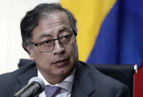 Petro evalúa quién asistirá a investidura de Maduro, a la que inicialmente irá embajador