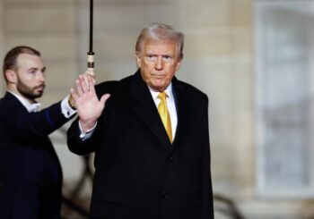 Trump planea permitir arrestos de inmigrantes en escuelas, iglesias y juzgados, según NBC