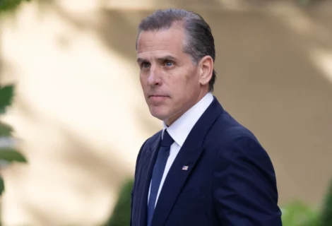 El presidente Biden indulta a su hijo Hunter por considerarlo víctima de ataques políticos