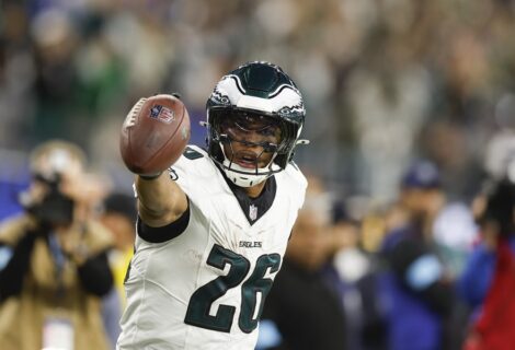 Barkley, noveno jugador en la historia de la NFL que supera las 2.000 yardas por tierra