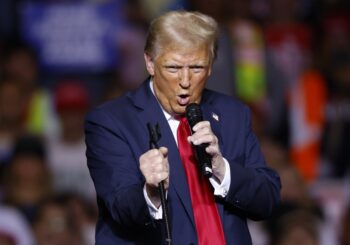 Trump se opone a que compañías extranjeras inviertan en la automatización de los puertos