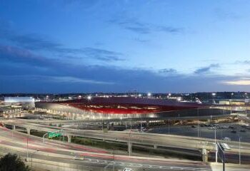 Dos detenidos por realizar "operaciones peligrosas" con drones en aeropuerto de Boston