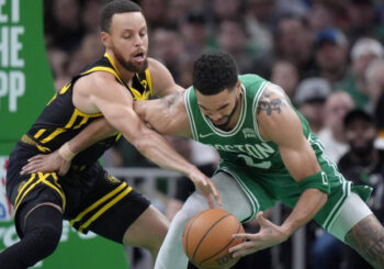 Los Celtics arrollan a los Warriors en tres cuartos