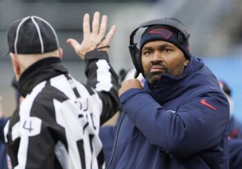 Los Patriots despiden a su entrenador Jerod Mayo luego de una campaña perdedora