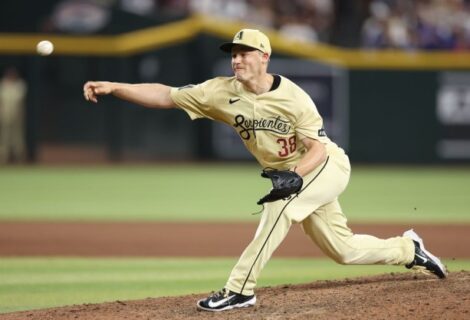 Los Guardianes de Cleveland fortalecen su picheo de relevo con el derecho Paul Sewald