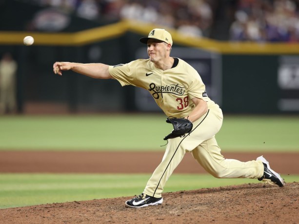 Los Guardianes de Cleveland fortalecen su picheo de relevo con el derecho Paul Sewald