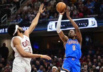 Los Thunder se aprovechan de unos 76ers en cuadro