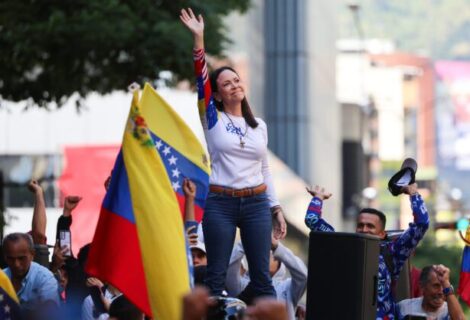 Machado pide a los venezolanos en Ecuador acompañar a González Urrutia en su visita