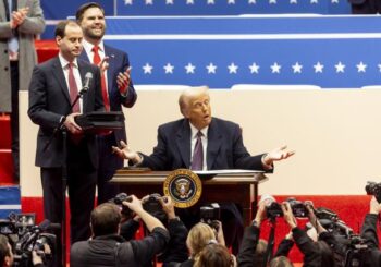 Trump dice que sigue situación de Venezuela "con mucho interés" y no quiere "su petróleo"