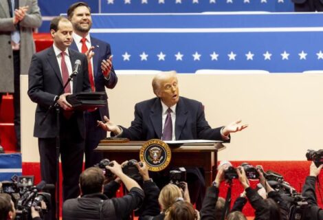 Trump dice que sigue situación de Venezuela "con mucho interés" y no quiere "su petróleo"