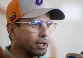 El opositor Capriles considera "inhumano" acusar de "criminales" a los venezolanos con TPS