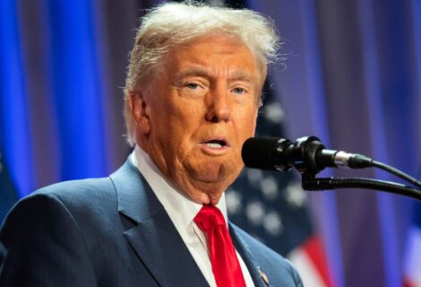 Trump defiende los cientos de inmigrantes deportados en sus primeros días de mandato