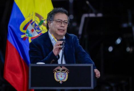 Petro advierte a Trump sobre los peligros de incumplir acuerdos de transición energética
