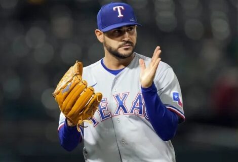 El lanzador venezolano Martín Pérez se une a los Medias Blancas por una temporada