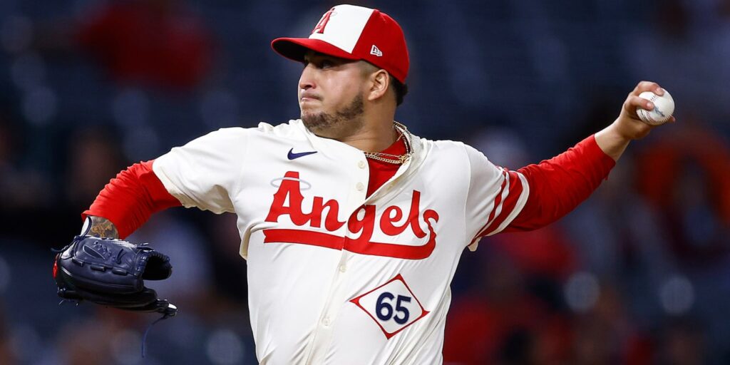 Los Angelinos logran un acuerdo por una temporada con el venezolano José Quijada