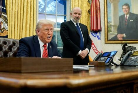 Trump firma los aranceles del 25 % a las importaciones de aluminio y acero estadounidenses