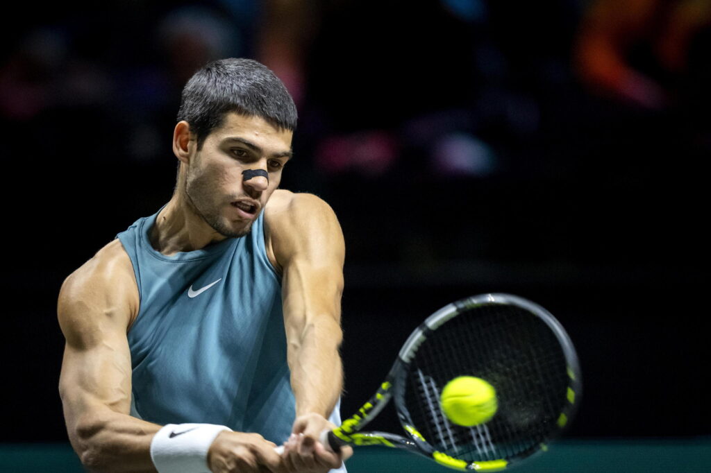Alcaraz supera con apuros a Van de Zandschulp en su debut en Rotterdam