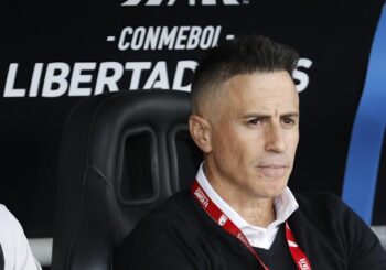 El uruguayo Peirano deja de ser técnico de Santa Fe tras eliminación en Copa Libertadores