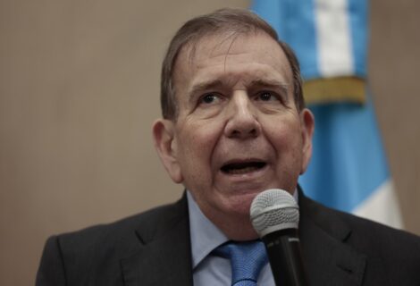 González Urrutia dice a Santos y a Felipe González que "la dictadura lo está chantajeando"