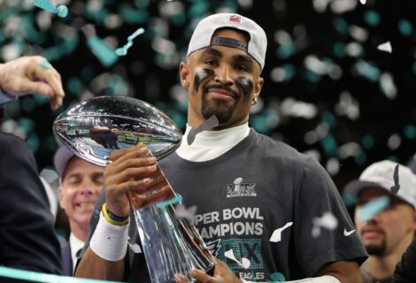 Hurts, MVP del Super Bowl LIX, lidera el desfile de la victoria de los Eagles en Disney