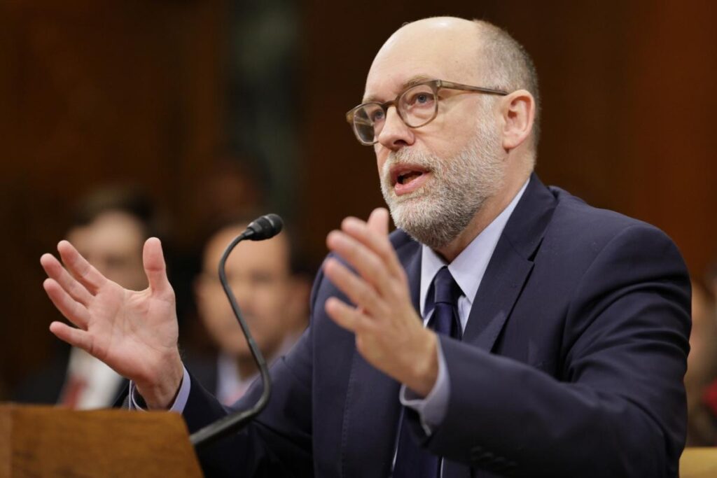 El Senado de EE.UU. confirma a Russell Vought como director de la OMB