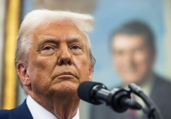 Un juez deja a Trump seguir su plan de indemnizar a empleados federales para que renuncien