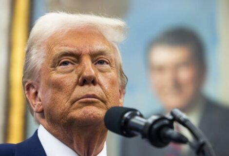 Un juez deja a Trump seguir su plan de indemnizar a empleados federales para que renuncien