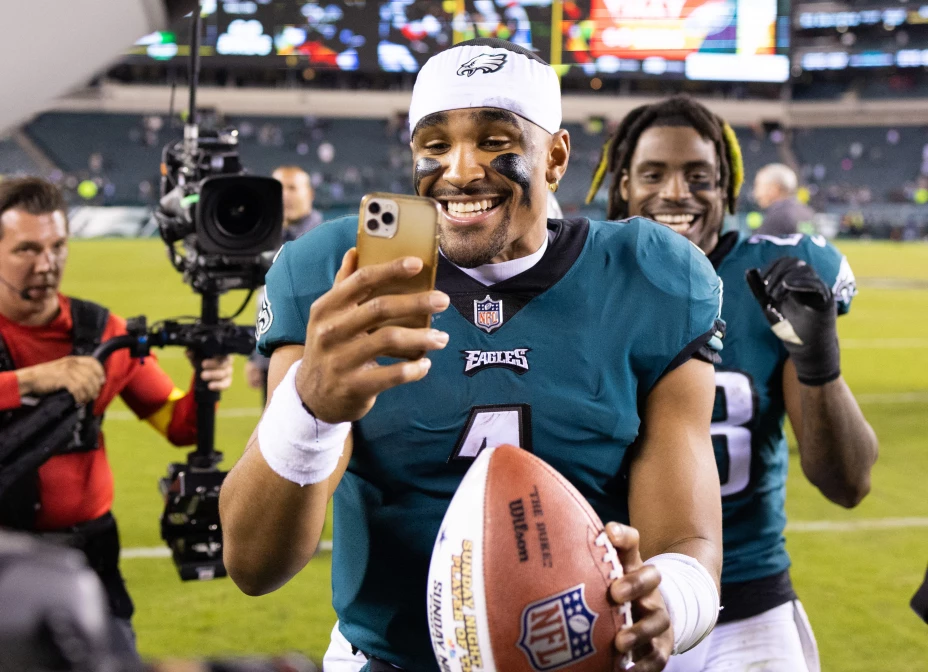 Hurts, campeón con los Eagles, afirma que la derrota en el Super Bowl LVII cambió su alma