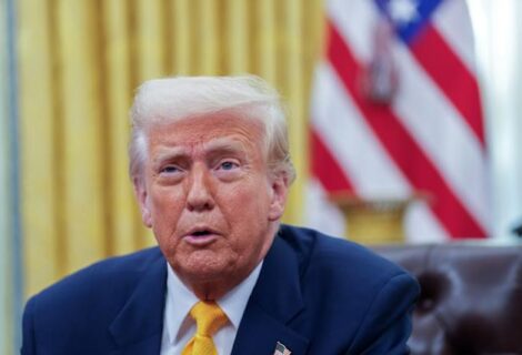 Trump promete "billones" a Groenlandia pero "apoyará" lo que decida sobre su futuro