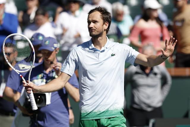 Swiatek y Medvedev avanzan a octavos de Indian Wells tras una cómoda tercera ronda
