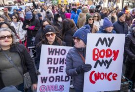Las consignas contra Trump dominan las manifestaciones del Día de la Mujer en EE.UU