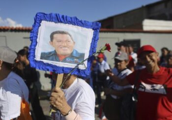 Maduro dice que la "revolución está viva" en el 12 aniversario de la muerte de Hugo Chávez