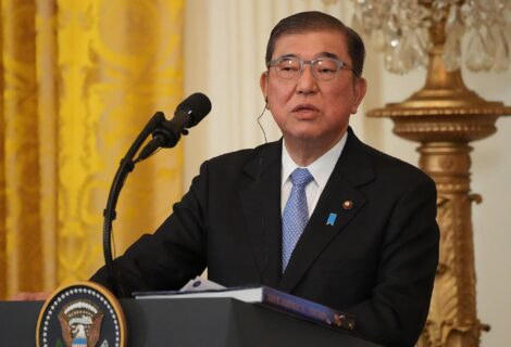 Ministro nipón de comercio pide a su homólogo de EEUU eximir a Japón de nuevos aranceles
