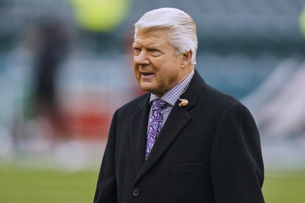 El comentarista de la NFL Jimmy Johnson, leyenda de los Cowboys, se retira a los 81 años