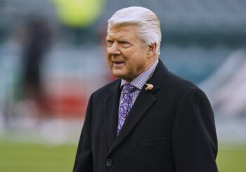 El comentarista de la NFL Jimmy Johnson, leyenda de los Cowboys, se retira a los 81 años