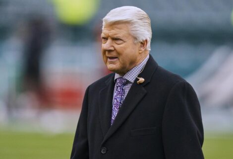El comentarista de la NFL Jimmy Johnson, leyenda de los Cowboys, se retira a los 81 años